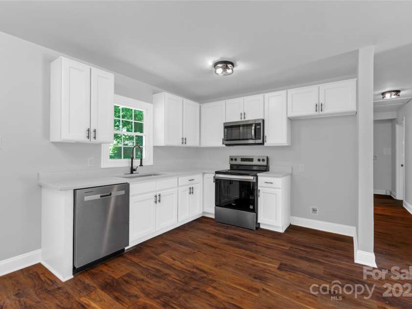 716 Pine Circle, Statesville, NC 28677.  MLS# CAR4281839, YatesRealty ID 33483. 