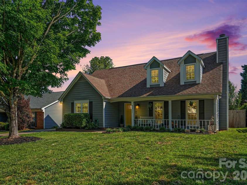 8521 Milton Morris Drive, Charlotte, NC 28227.  MLS# CAR4393903, YatesRealty ID 33485. 
