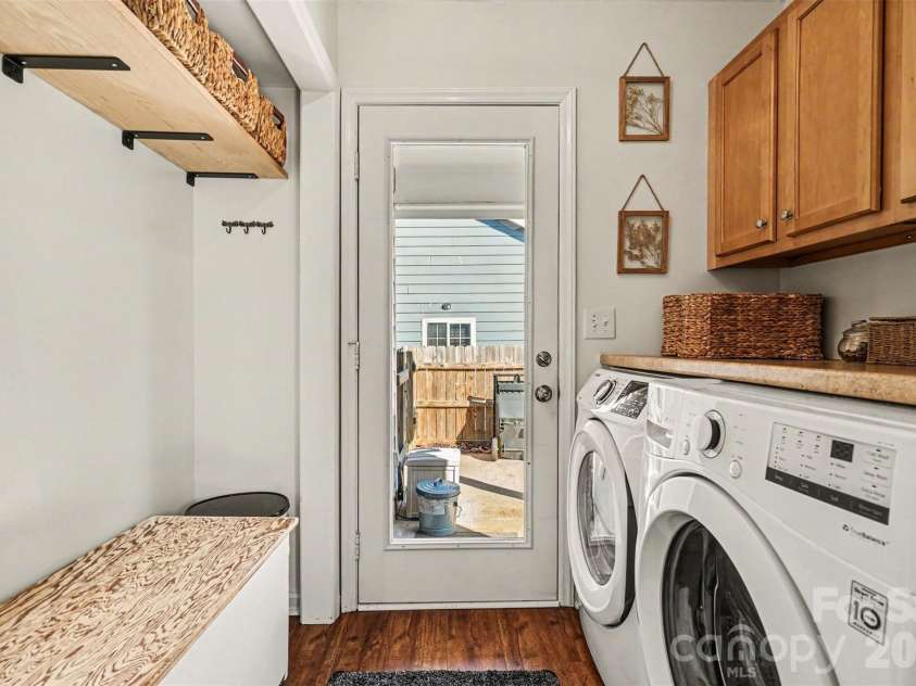8521 Milton Morris Drive, Charlotte, NC 28227.  MLS# CAR4393903, YatesRealty ID 33485. 