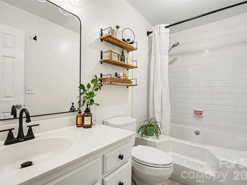 8521 Milton Morris Drive, Charlotte, NC 28227.  MLS# CAR4393903, YatesRealty ID 33485. 