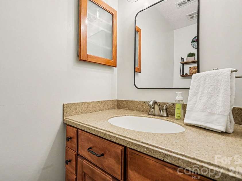 8521 Milton Morris Drive, Charlotte, NC 28227.  MLS# CAR4393903, YatesRealty ID 33485. 