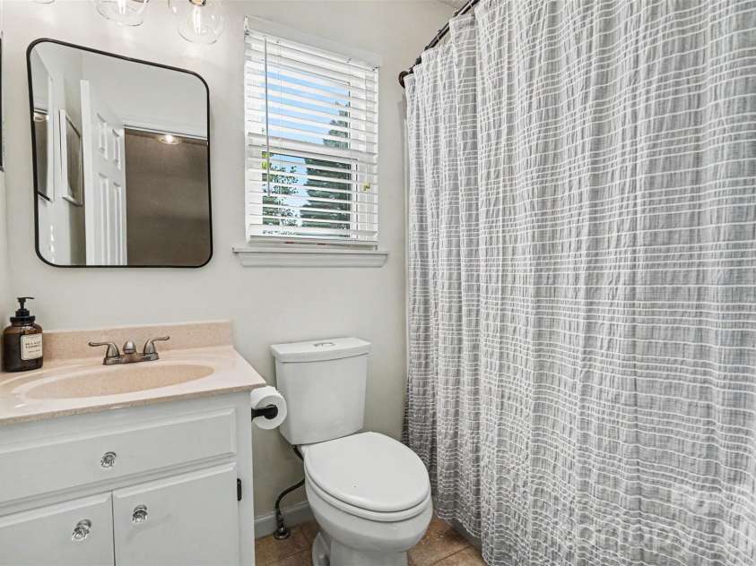 8521 Milton Morris Drive, Charlotte, NC 28227.  MLS# CAR4393903, YatesRealty ID 33485. 