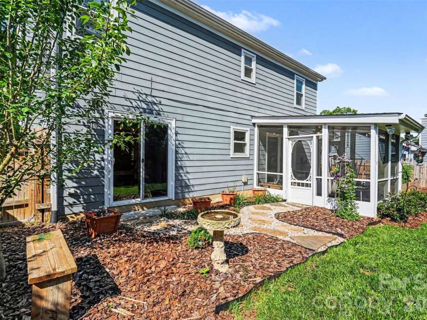 8521 Milton Morris Drive, Charlotte, NC 28227.  MLS# CAR4393903, YatesRealty ID 33485. 