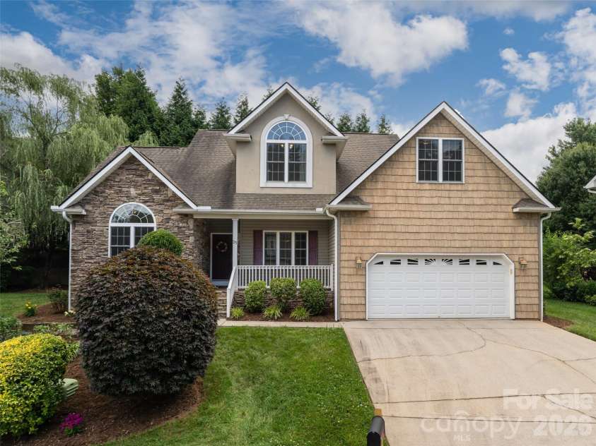 25 Driftstone Circle, Arden, NC 28704.  MLS# CAR4397076, YatesRealty ID 33486. 