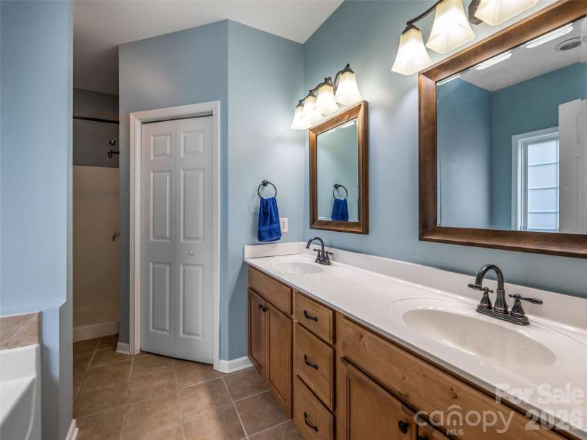 25 Driftstone Circle, Arden, NC 28704.  MLS# CAR4397076, YatesRealty ID 33486. 