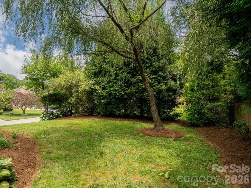 25 Driftstone Circle, Arden, NC 28704.  MLS# CAR4397076, YatesRealty ID 33486. 