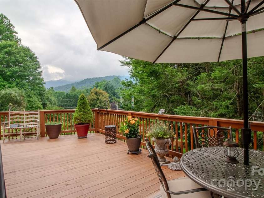 118 Rolling Lane, Maggie Valley, NC 28751.  MLS# CAR4303888, YatesRealty ID 33489. 