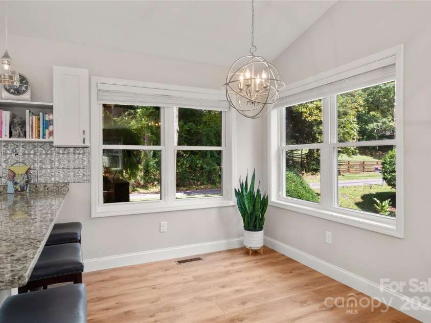 118 Rolling Lane, Maggie Valley, NC 28751.  MLS# CAR4303888, YatesRealty ID 33489. Dining Areahas views
