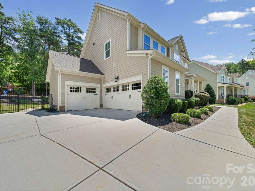 163 Monteray Oaks Circle, Fort Mill, SC 29715.  MLS# CAR4386895, YatesRealty ID 33489. 3 car garage