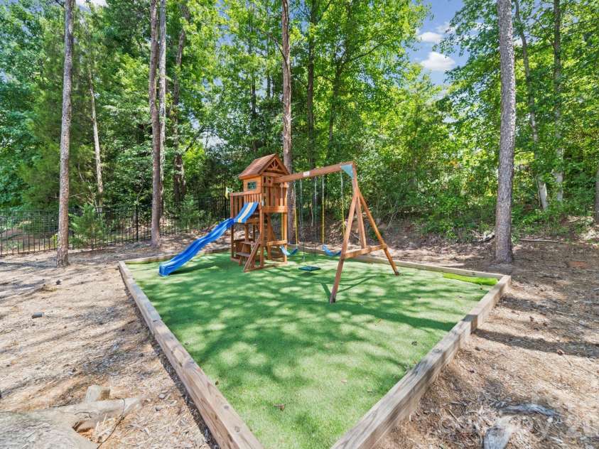163 Monteray Oaks Circle, Fort Mill, SC 29715.  MLS# CAR4386895, YatesRealty ID 33489. Playground space