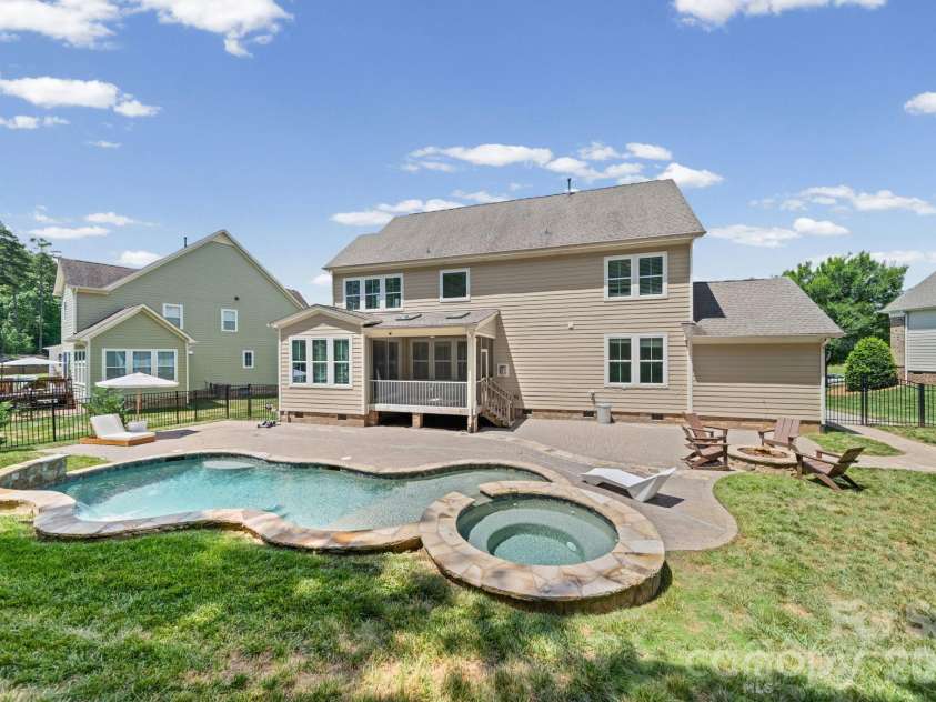 163 Monteray Oaks Circle, Fort Mill, SC 29715.  MLS# CAR4386895, YatesRealty ID 33489. Pool/Spa