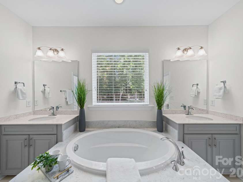 163 Monteray Oaks Circle, Fort Mill, SC 29715.  MLS# CAR4386895, YatesRealty ID 33489. Primary Bath