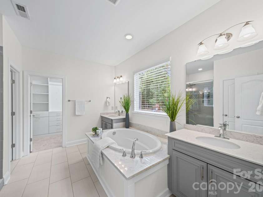 163 Monteray Oaks Circle, Fort Mill, SC 29715.  MLS# CAR4386895, YatesRealty ID 33489. Primary Bath