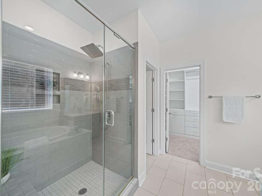 163 Monteray Oaks Circle, Fort Mill, SC 29715.  MLS# CAR4386895, YatesRealty ID 33489. Primary Bath