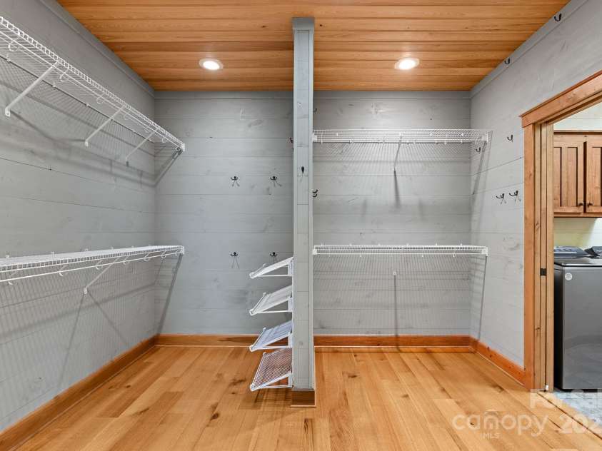 147 Brantley Branch Lane, Waynesville, NC 28786.  MLS# CAR4275100, YatesRealty ID 3349. Huge walk-in closet 