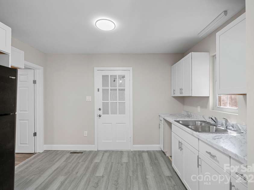 310 Pineview Street, Kannapolis, NC 28083.  MLS# CAR4234339, YatesRealty ID 3349. 