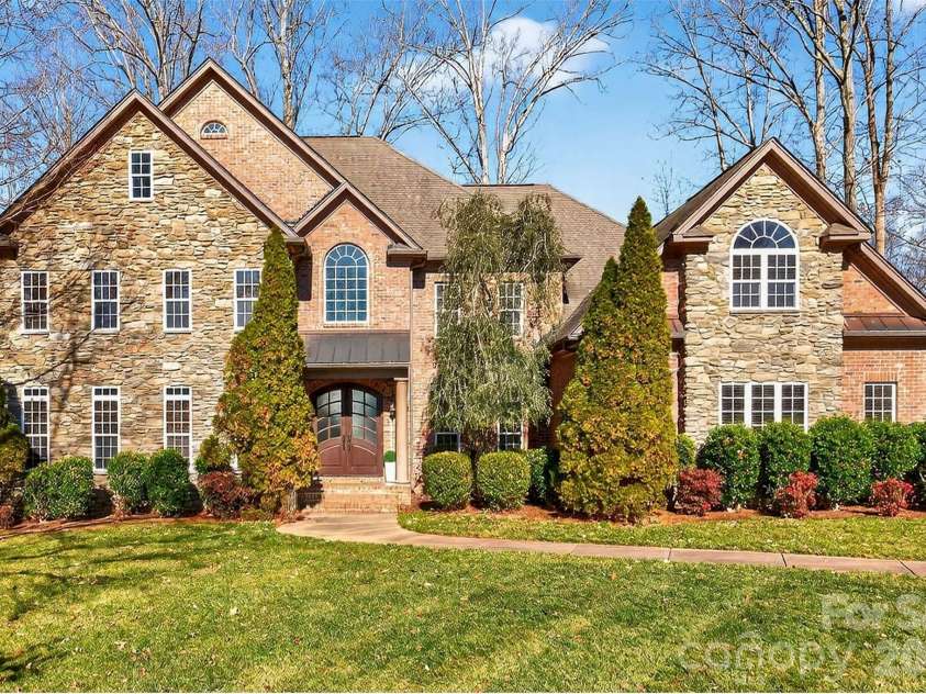 6565 Robin Hollow Drive, Mint Hill, NC 28227.  MLS# CAR4338136, YatesRealty ID 3349. 
