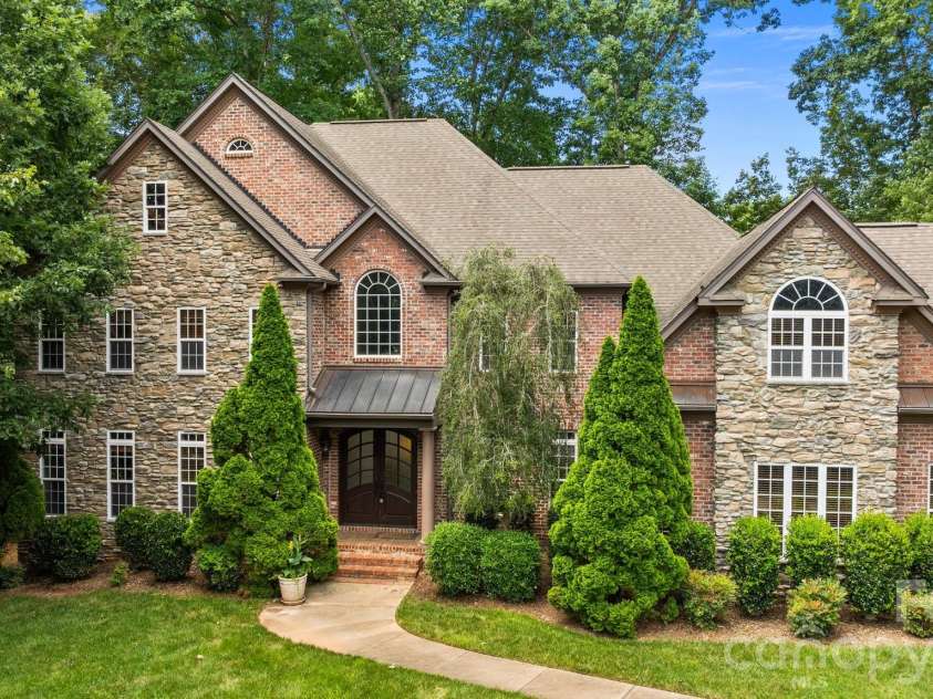 6565 Robin Hollow Drive, Mint Hill, NC 28227.  MLS# CAR4338136, YatesRealty ID 3349. 