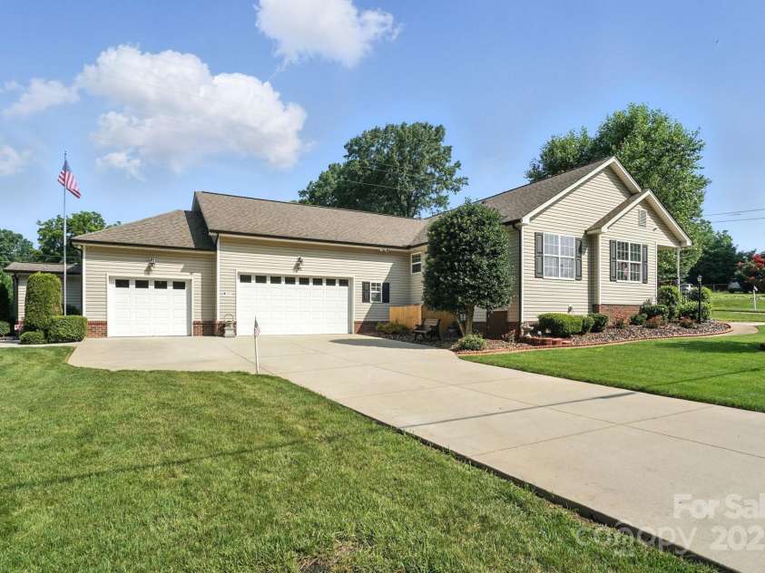 402 Walnut Street, China Grove, NC 28023.  MLS# CAR4273181, YatesRealty ID 33491. 