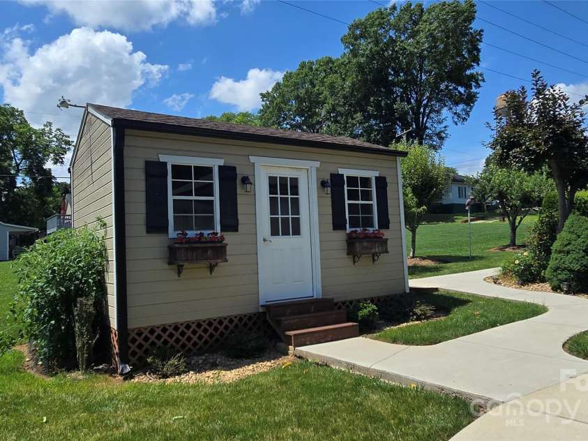 402 Walnut Street, China Grove, NC 28023.  MLS# CAR4273181, YatesRealty ID 33491. 