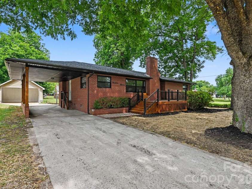 1913 Main Street, Kannapolis, NC 28081.  MLS# CAR4393353, YatesRealty ID 33492. 