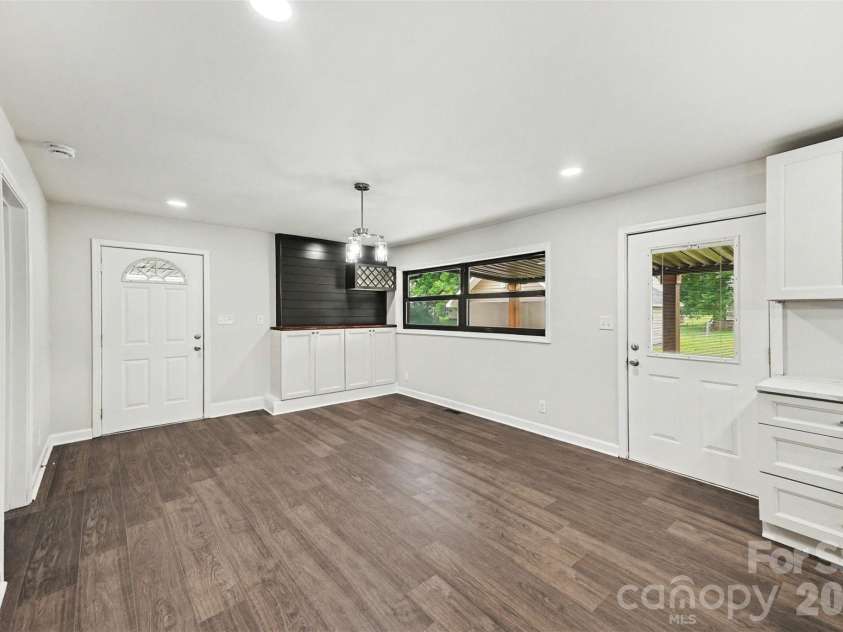 1913 Main Street, Kannapolis, NC 28081.  MLS# CAR4393353, YatesRealty ID 33492. 