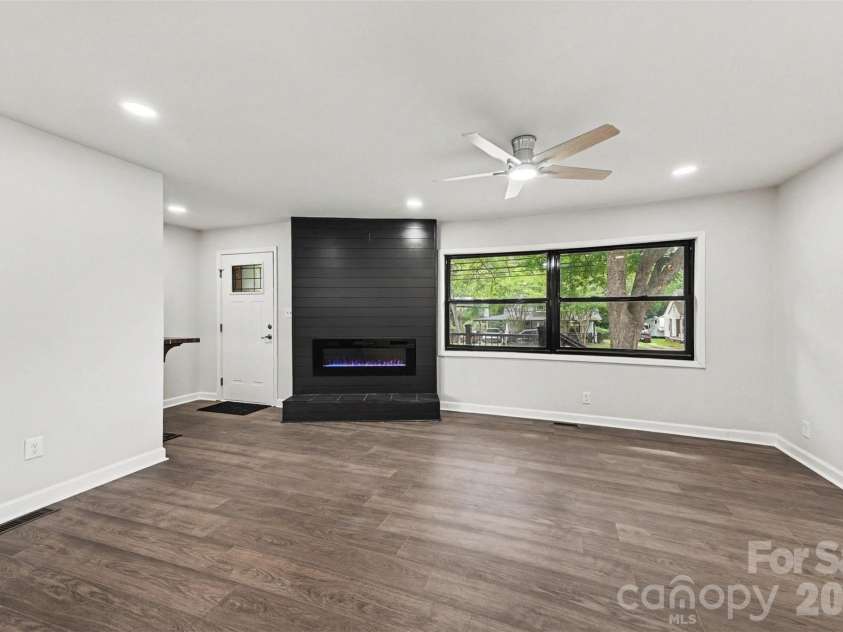 1913 Main Street, Kannapolis, NC 28081.  MLS# CAR4393353, YatesRealty ID 33492. 