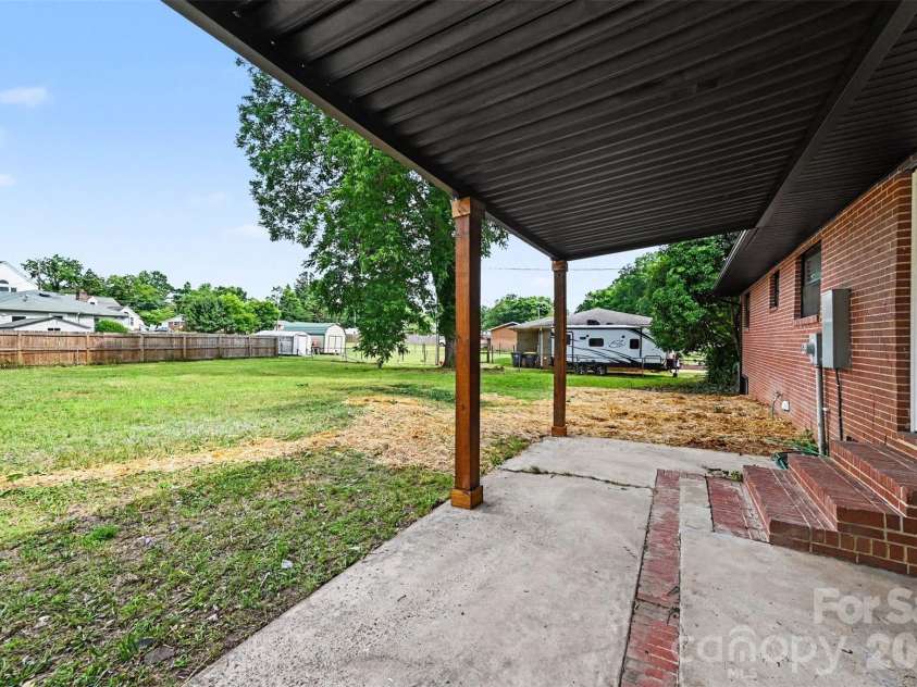 1913 Main Street, Kannapolis, NC 28081.  MLS# CAR4393353, YatesRealty ID 33492. 