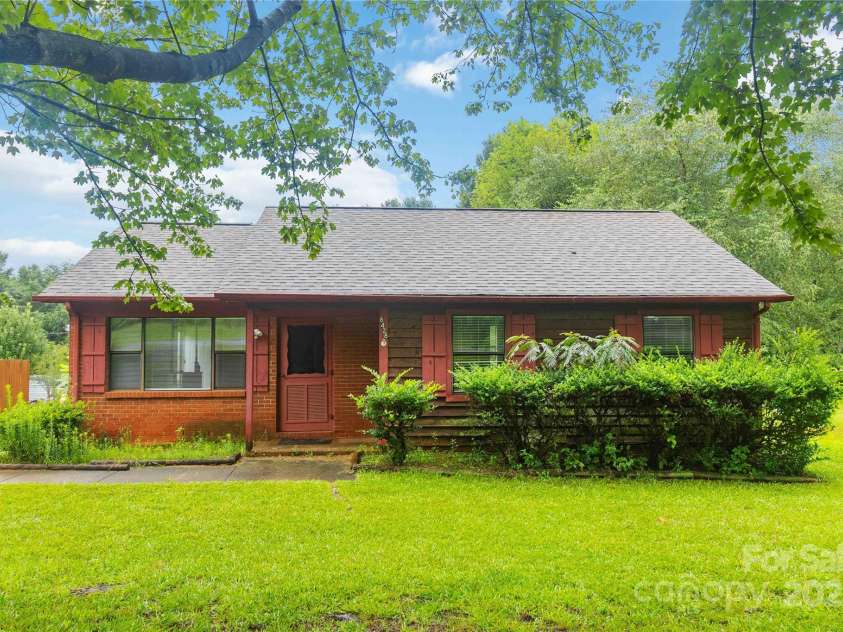 8428 Clear Meadow Lane, Charlotte, NC 28227.  MLS# CAR4290678, YatesRealty ID 33492. 