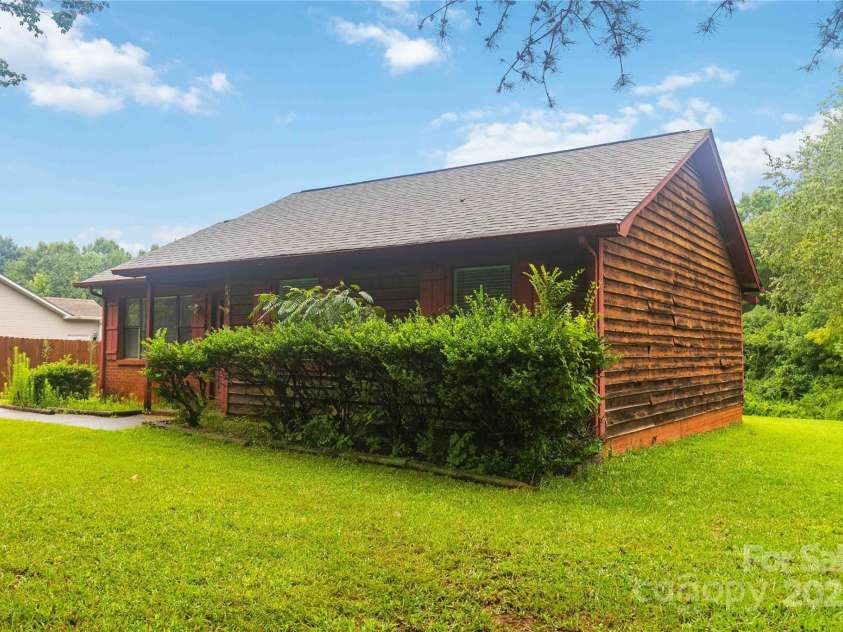 8428 Clear Meadow Lane, Charlotte, NC 28227.  MLS# CAR4290678, YatesRealty ID 33492. 