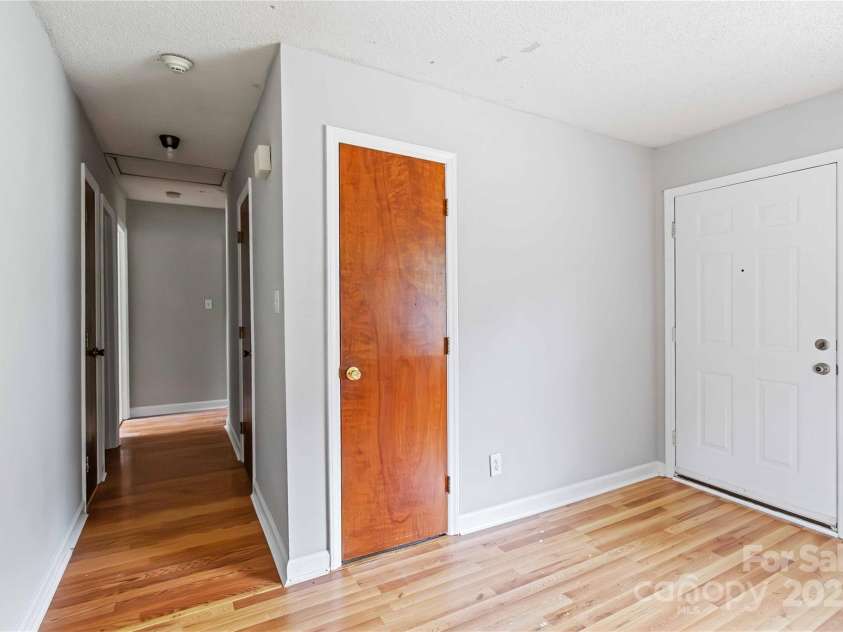 8428 Clear Meadow Lane, Charlotte, NC 28227.  MLS# CAR4290678, YatesRealty ID 33492. 