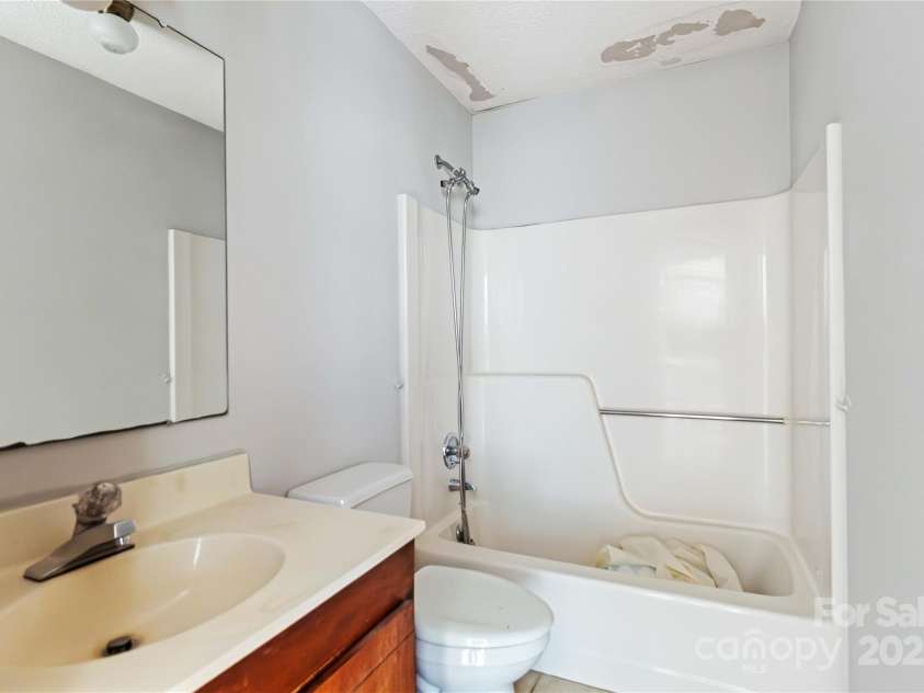 8428 Clear Meadow Lane, Charlotte, NC 28227.  MLS# CAR4290678, YatesRealty ID 33492. 