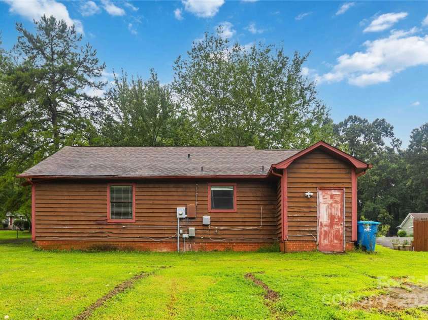 8428 Clear Meadow Lane, Charlotte, NC 28227.  MLS# CAR4290678, YatesRealty ID 33492. 