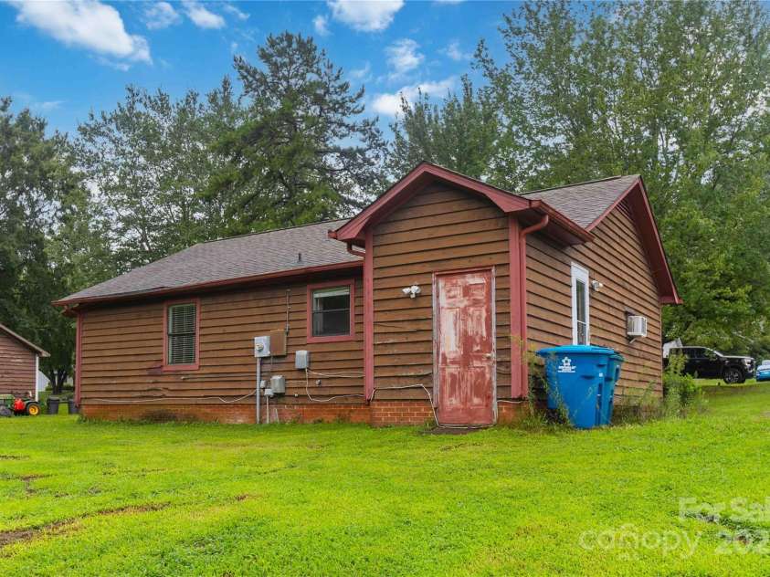 8428 Clear Meadow Lane, Charlotte, NC 28227.  MLS# CAR4290678, YatesRealty ID 33492. 