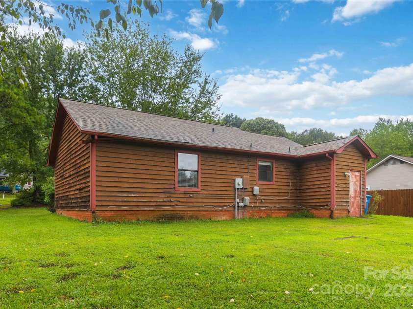 8428 Clear Meadow Lane, Charlotte, NC 28227.  MLS# CAR4290678, YatesRealty ID 33492. 