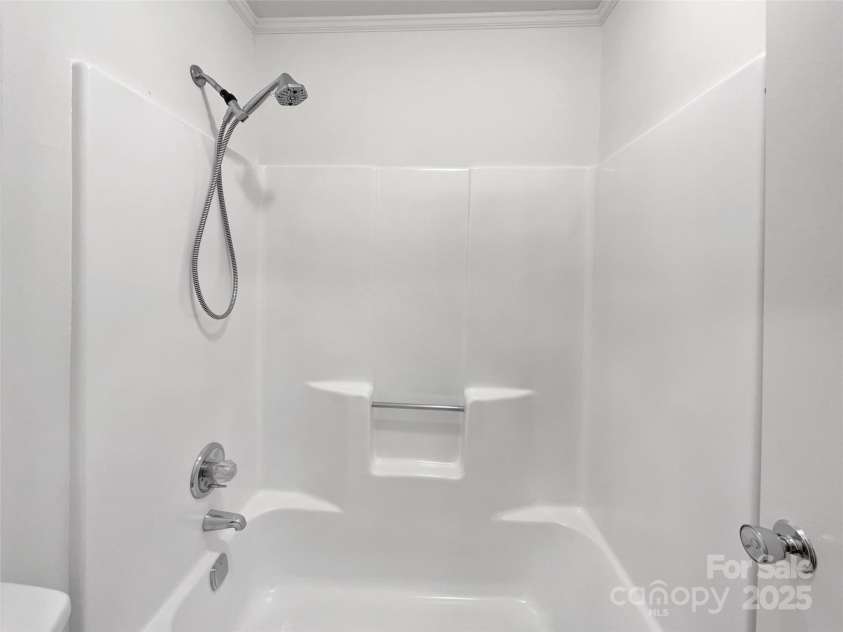 18414 Victoria Bay Drive, Cornelius, NC 28031.  MLS# CAR4260645, YatesRealty ID 33493. 