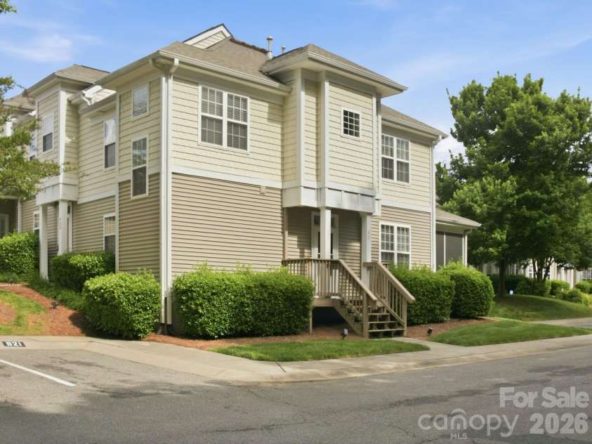 921 Ashworth Drive, Gastonia, NC 28054.  MLS# CAR4380678, YatesRealty ID 33493. 
