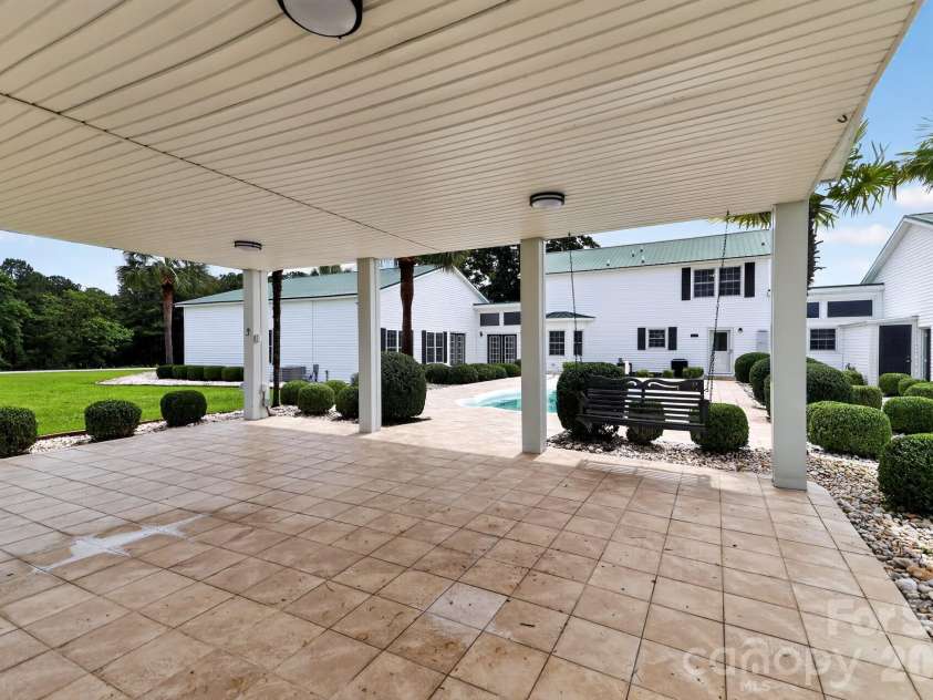 450 Bull Swamp Road, St. Matthews, SC 29135.  MLS# CAR4390532, YatesRealty ID 33494. 