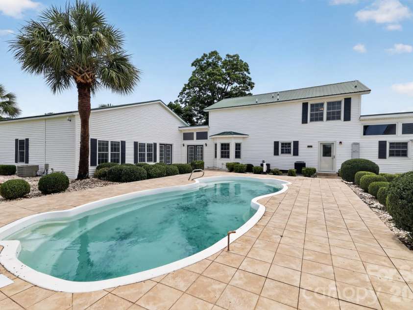 450 Bull Swamp Road, St. Matthews, SC 29135.  MLS# CAR4390532, YatesRealty ID 33494. 