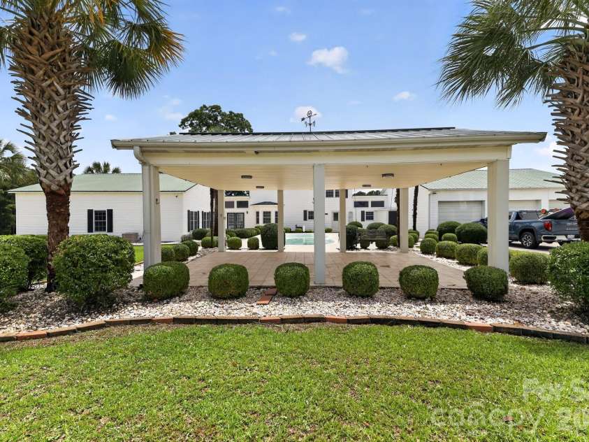 450 Bull Swamp Road, St. Matthews, SC 29135.  MLS# CAR4390532, YatesRealty ID 33494. 