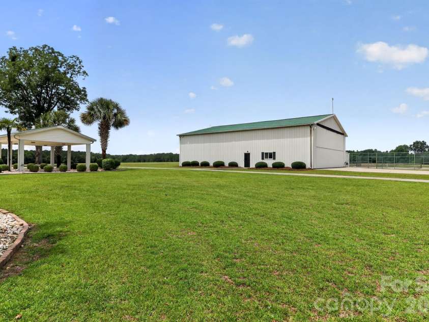 450 Bull Swamp Road, St. Matthews, SC 29135.  MLS# CAR4390532, YatesRealty ID 33494. 