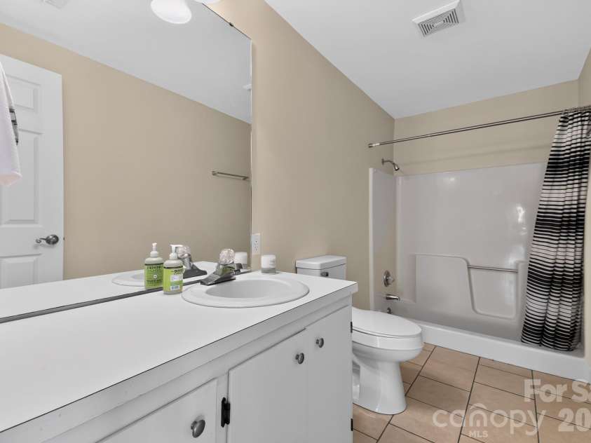 450 Bull Swamp Road, St. Matthews, SC 29135.  MLS# CAR4390532, YatesRealty ID 33494. 
