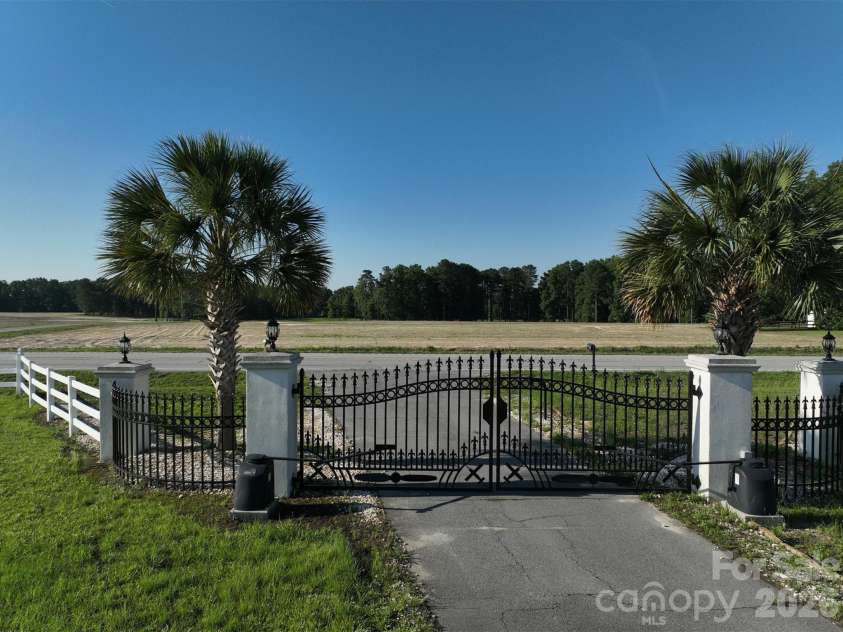 450 Bull Swamp Road, St. Matthews, SC 29135.  MLS# CAR4390532, YatesRealty ID 33494. 