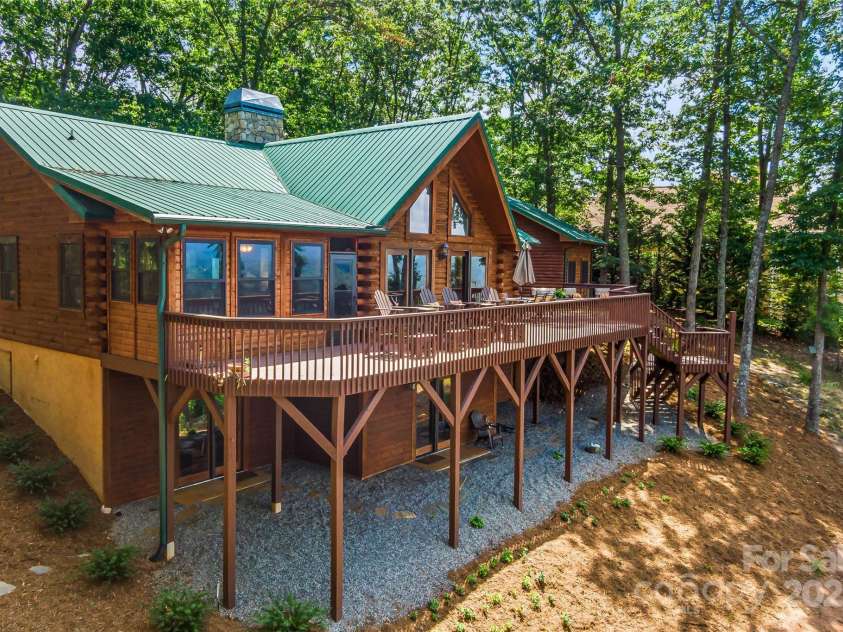 82 Running Ridge Road, Asheville, NC 28804.  MLS# CAR4294113, YatesRealty ID 33495. 