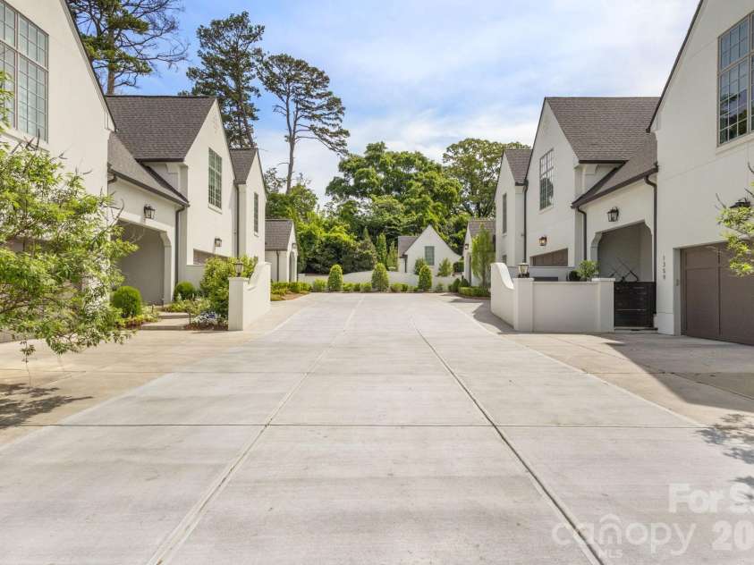 1355 Kings Drive, Charlotte, NC 28207.  MLS# CAR4391517, YatesRealty ID 33496. 