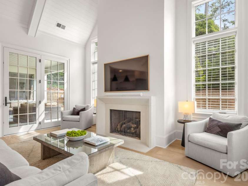 1355 Kings Drive, Charlotte, NC 28207.  MLS# CAR4391517, YatesRealty ID 33496. 