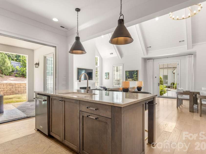 1355 Kings Drive, Charlotte, NC 28207.  MLS# CAR4391517, YatesRealty ID 33496. 