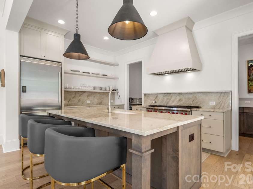 1355 Kings Drive, Charlotte, NC 28207.  MLS# CAR4391517, YatesRealty ID 33496. 