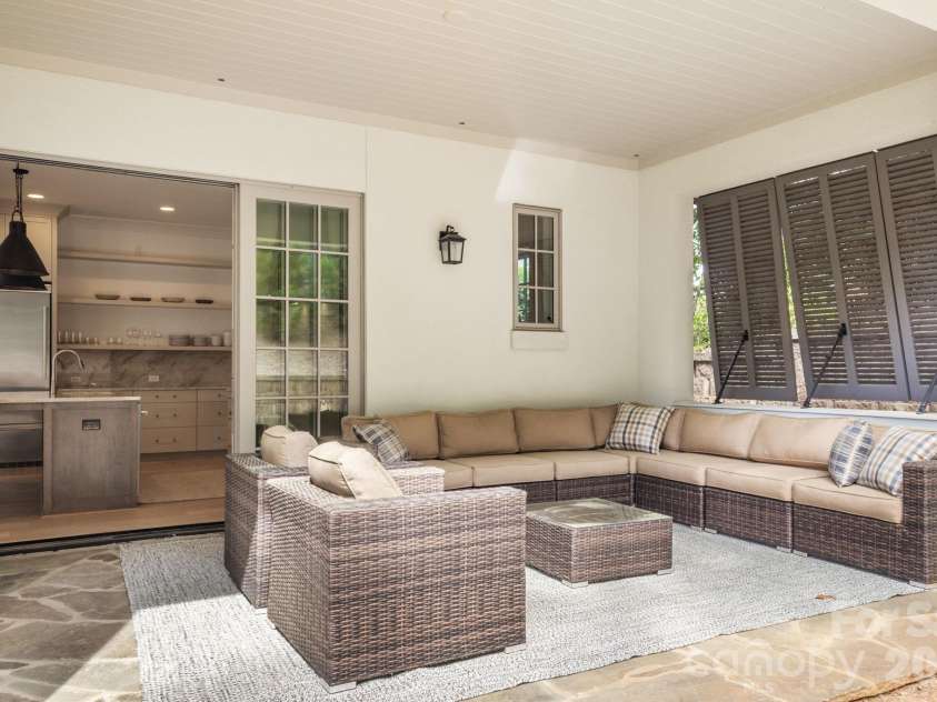 1355 Kings Drive, Charlotte, NC 28207.  MLS# CAR4391517, YatesRealty ID 33496. 