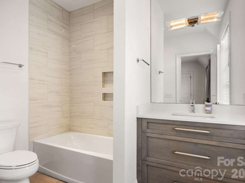1355 Kings Drive, Charlotte, NC 28207.  MLS# CAR4391517, YatesRealty ID 33496. 